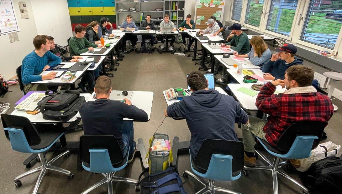 Arbeitsrealität im Klassenzimmer. In der Vertiefungsphase Ende der Ausbildung Agrotechniker/in HF realisieren die Studierenden teamübergreifend zahlreic...