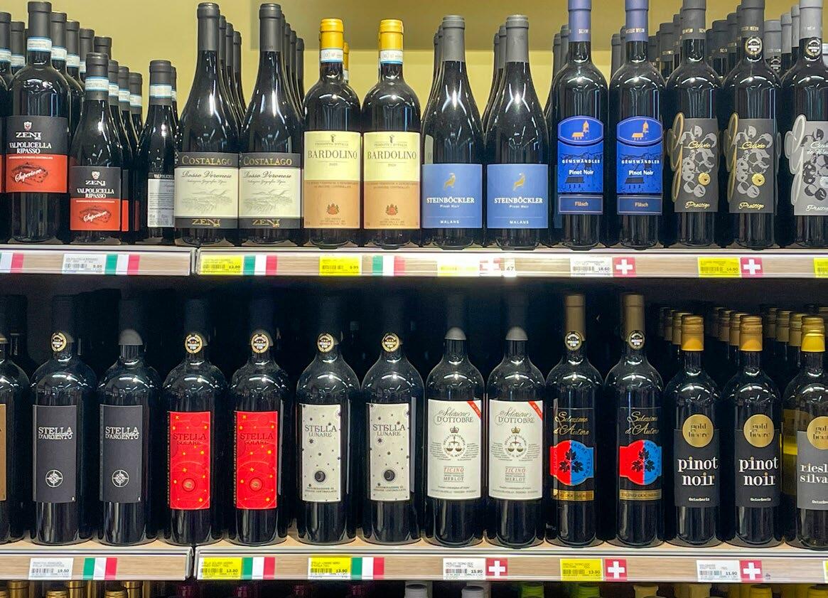 Weinkennerinnen und Weinkenner schätzen das breite Sortiment im Volg. Mehr als jeder zweite Griff ins Regal zielt auf Weine aus einheimischer Produktion...