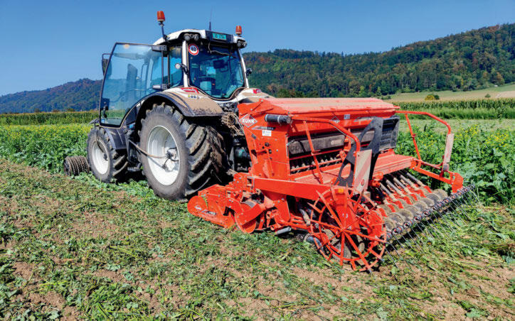 Wenn immer möglich, ohne Pflug: Bei der Mulchsaat erfolgen nach dem Walzen der Gründüngung die flache Bodenbearbeitung und Saatgutablage in einem Arbeit...