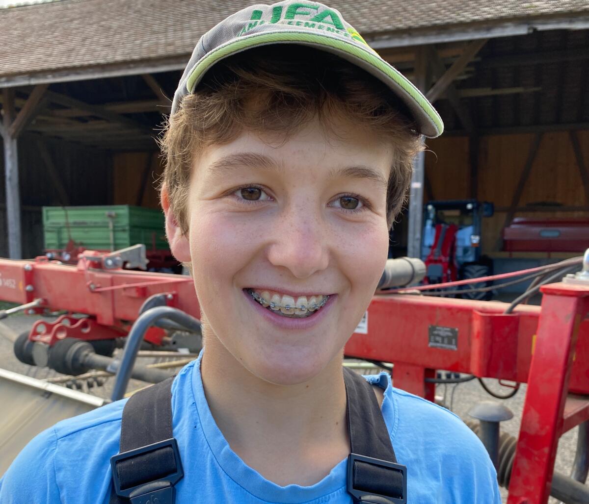 Nico Herren apprécie de travailler avec l’andaineur double Juras 1452 de Fella.