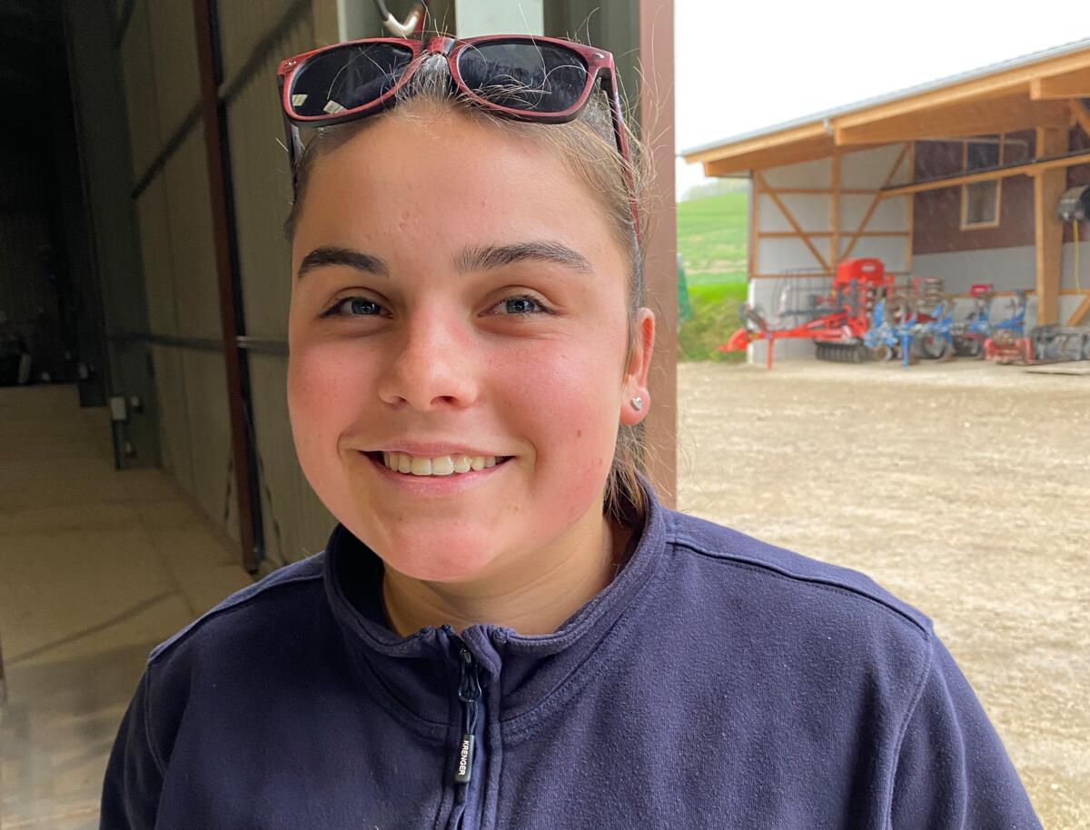 Elodie Planche aime conduire les grandes machines de récolte.
