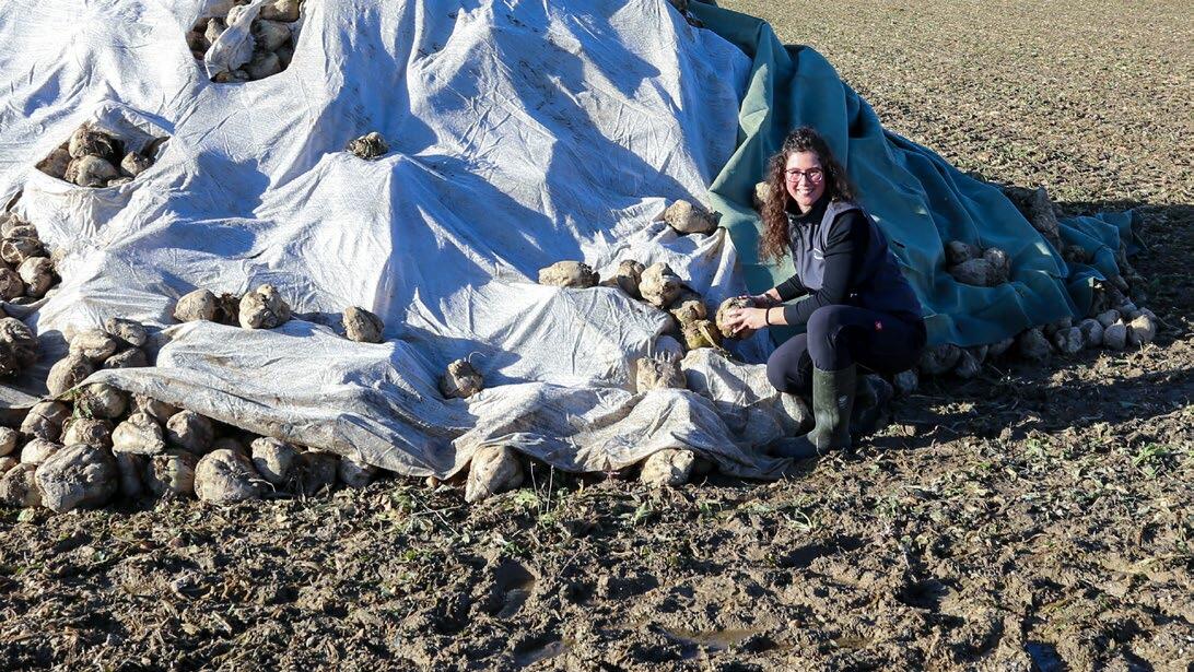Dank vielfältiger Fruchtfolge arbeitet Murielle Winkelmann viel draussen auf dem Feld. Neben Futtergerste, Futtermais und Futterweizen werden auch anspr...