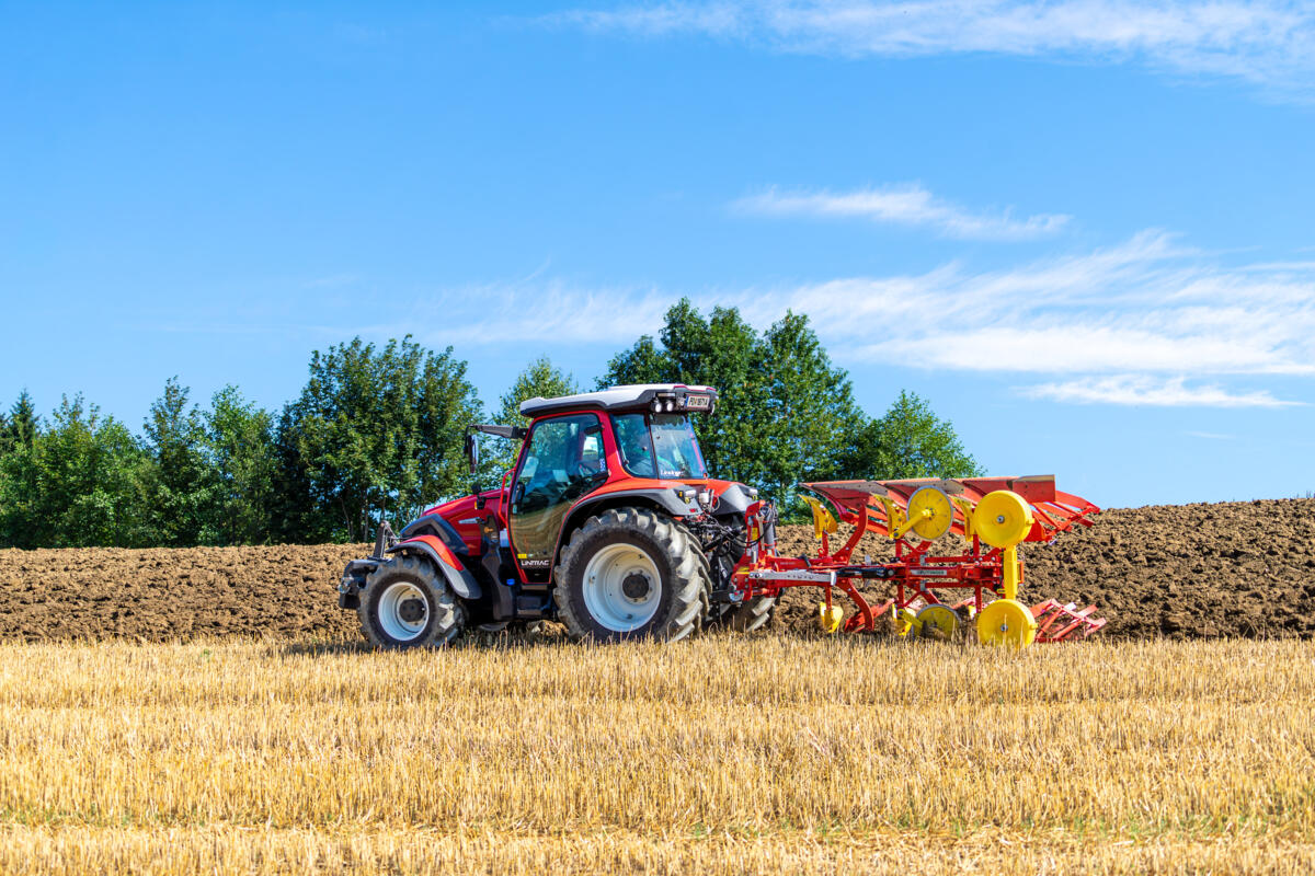 Pöttinger Servo 2000 P - charrue réversible et compacte