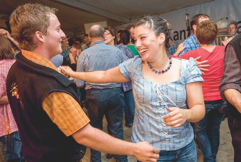 Das Älpler Wunschkonzert beinhaltet – ganz nebenbei – auch die grösste Brautschau des Hirtenvolks