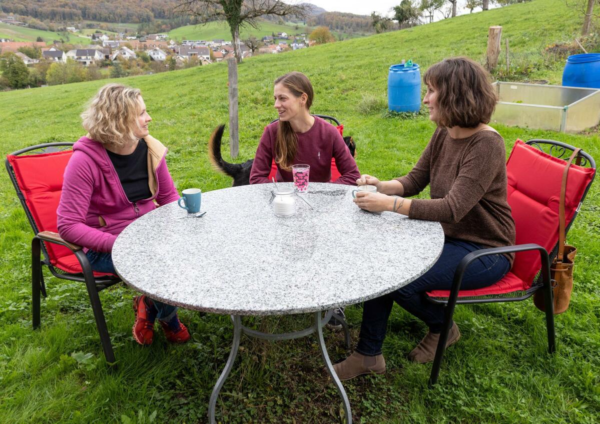 Vernetzen heisst teilen. Die Betriebsleiterinnen Anna Basler, Petra Schmid und Marina Boller (von links) tauschen regelmässig Erfahrungen, Kontakte und...