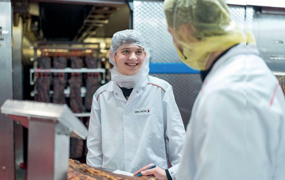 Un apprenti parmi les 550 en formation chez fenaco: Fabrice Uhler fait un apprentissage de technologue en denrées alimentaires chez Ernst Sutter AG, une...