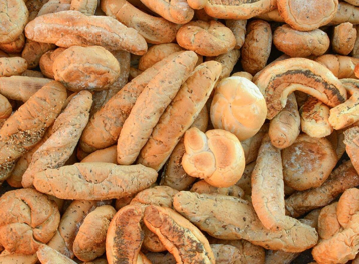 Des restes de pain pour les porcs ? Avec une complémentation adaptée, c’est possible !