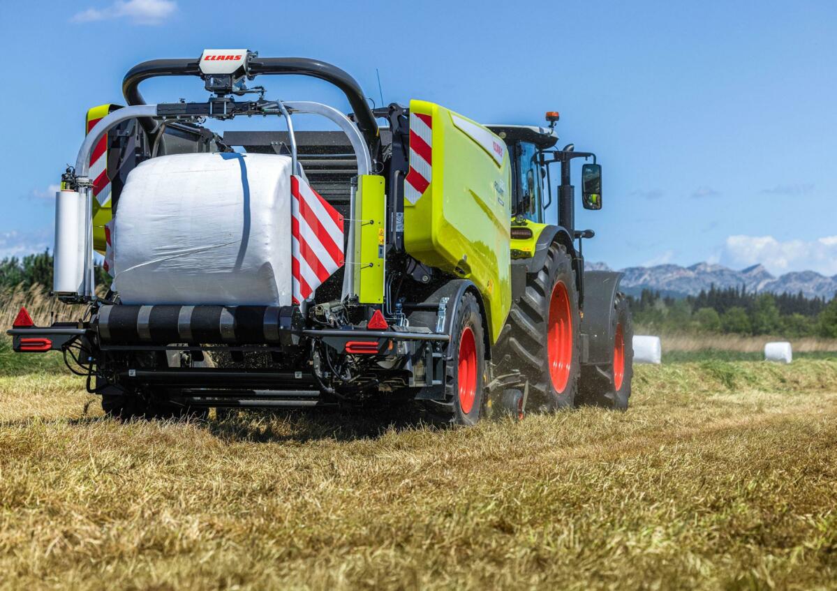 Des fonctionnalités avancées de l’Isobus permettent à la machine de commander le tracteur. 