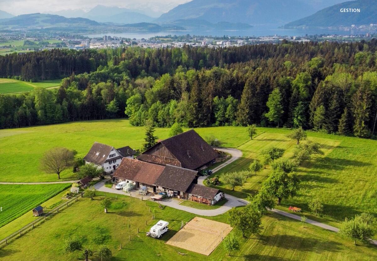 Une place de stationnement pour caravanes ou camping-cars sur une exploitation agricole constitue une désaffectation en vertu de la loi sur l’aménagemen...